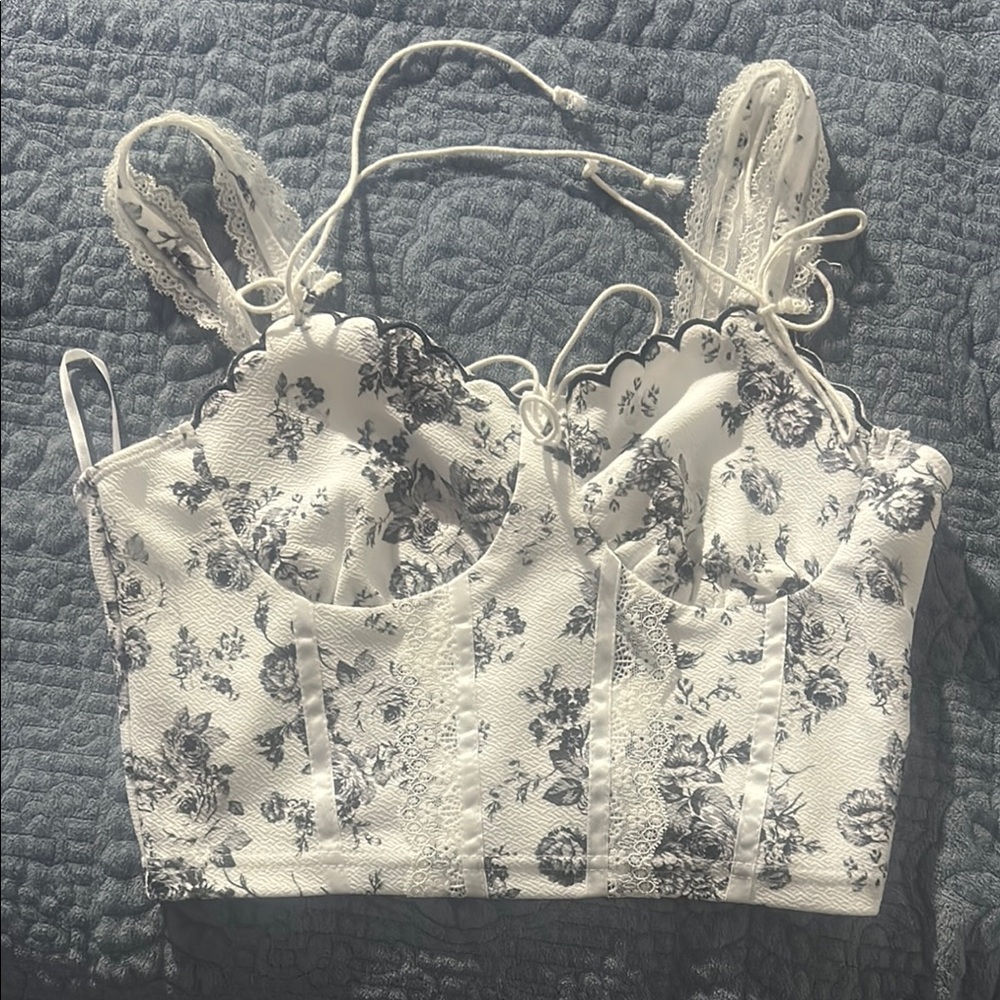 SHEIN White and Black Floral Crop Top